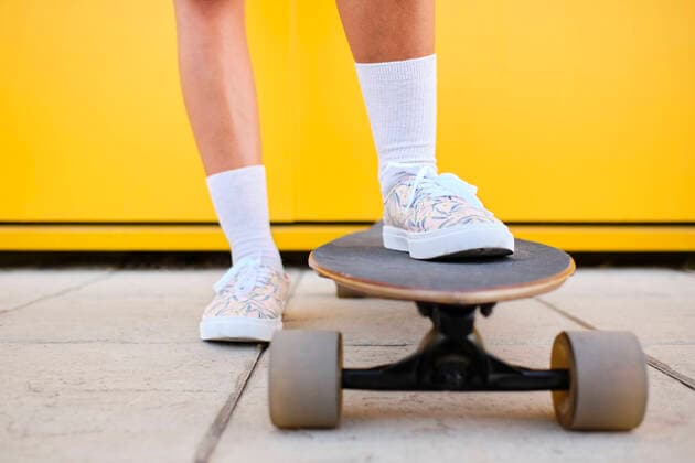 Creative Highlights Symbolfotos Feet of young woman standing on longboard model released Symbolfoto AODF00069