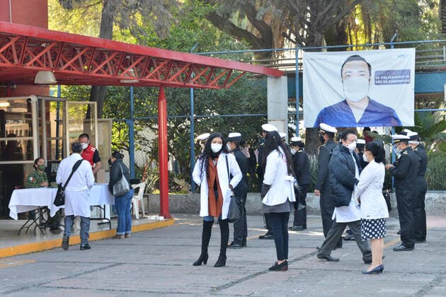 Health Workers Wait to be Vaccinated Against Covid-19 MEXICO CITY, MEXICO - DECEMBER 24: Health workers line wait their turn to get vaccinated to be immune against SARS Cov-2 that causes Covid-19 disease at Hospital General on December 24, 2020 in Mexico City, Mexico Copyright: xCarlosxTischlerx EYEPIXGROUP_CT_24122020_3094