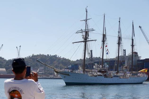 The Spanish Navy training ship Juan Sebastian Elcano arrives in Manzanillo, Colima state, Mexico, 24 December 2020. The Spanish ship docked this Thursday in the western Mexican port of Manzanillo (Colima state), as part of the journey to commemorate the fifth centenary of the first circumnavigation of the Earth by Fernando de Magallanes and Juan Sebastian Elcano, in the 16th century. The commemoration is in keeping with the key events of the Magallanes-Elcano expedition, although in the case of the visit to Mexico there will be no activities outside the ship, Lieutenant Lieutenant of the Mexican Navy Secretary Estefania Canedo Ramirez confirmed to Efe. The Spanish ship Elcano arrives in Mexico to recreate Magellan s voyage !ACHTUNG: NUR RE  Copyright: xFranciscoxGuascox MEX2595 20201224-637444500993860670