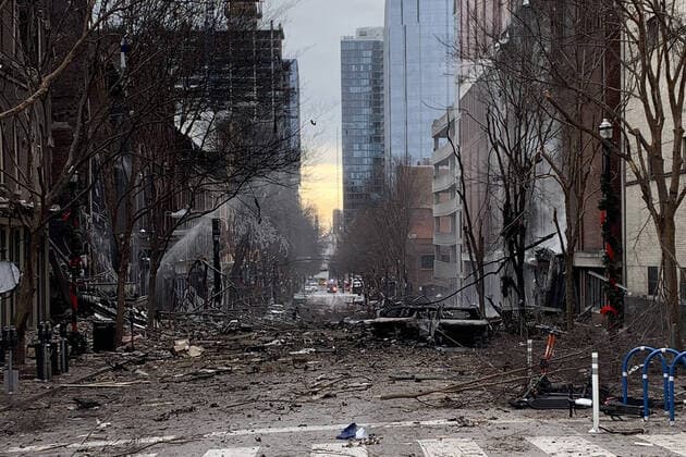 News Themen der Woche KW52 Bilder des Jahres 2020, News 12 Dezember News Bilder des Tages According to the Metro Nashville Police Department, they are, along with the FBI and ATF, investigating the intentional explosion of an RV that occurred at 6:30 a.m. on December 25, 2020, outside 166 2nd Avenue North in downtown Nashville. Officers responded to shots fired call on 2nd Avenue at approximately 5:30 a.m., before the department s Hazardous Devices Unit was called to perform a sweep of the RV, which exploded outside an AT&T transmission building as they were en route. Photo via Nashville Fire Department  WAX2020122506 NASHVILLExFIRExDEPARTMENT