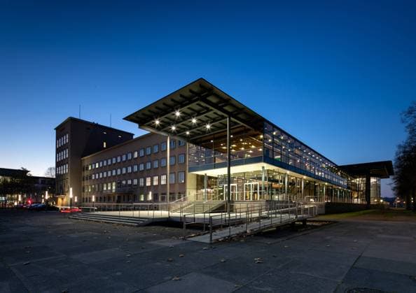 25.11.2020, Deutschland, Sachsen, Dresden, Sächsischer Landtag, Bernhard-von-Lindenau-Platz 1, 01067 Dresden, hier die Ostseite in der blauen Stunde fotografiert *** 25 11 2020, Germany, Saxony, Dresden, Saxon Parliament, Bernhard von Lindenau Platz 1, 01067 Dresden, here the east side photographed in the blue hour