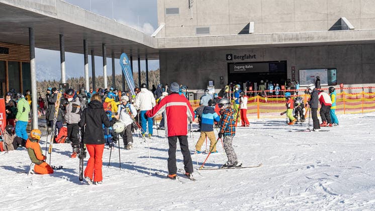 26.12.2020 Restaurant: Das Hausberg, Bereich Talstation Patscherkofelbahn, Patscherkofel, Innsbruck, Tirol, Austria Skigebiet in Österreich Stefanitag, 1. Skitag im harten Lockdown Skifahren mit Covid-19 Maßnahmen, Corona, Coronavirus