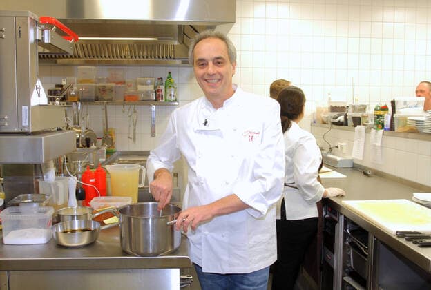 Christian Rach 05.03.2012 Christian Rach, Kuechenchef, Koch, Gastronom, Fernsehkoch, in der Kueche bei der Eroeffnung seiner Restaurantschule, dem Restaurant - Roter Jaeger - in der Jaegerstrasse 28-31, Berlin - 05.03.2012 -