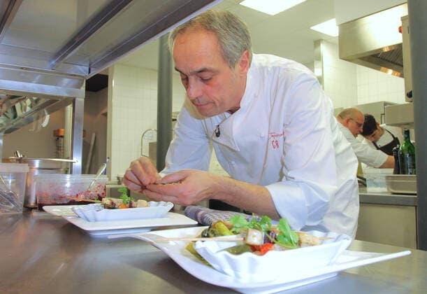 Christian Rach 05.03.2012 Christian Rach, Kuechenchef, Koch, Gastronom, Fernsehkoch, in der Kueche bei der Eroeffnung seiner Restaurantschule, dem Restaurant - Roter Jaeger - in der Jaegerstrasse 28-31, Berlin - 05.03.2012 -