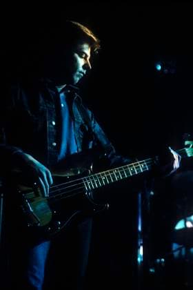 Andy Rourke von The Smiths live im Hammersmith Palais. London, 15.06.1984 *** Andy Rourke of The Smiths live at Hammersmith Palais London, 15 06 1984 Foto:xR.xKeuntjex xFuturexImage