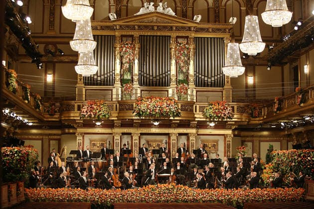 Entertainment Bilder des Tages (210102) -- VIENNA, Jan. 2, 2021 -- The Vienna Philharmonic under the baton of Italian conductor Riccardo Muti perform during the 2021 Vienna Philharmonic New Year s Concert in Vienna, Austria, on Jan. 1, 2021. The New Year s Concert by Vienna Philharmonic took place in front of empty ranks in the Golden Hall of the Musikverein in Vienna, the first time in its 81-year history since the event started in 1939. (Photo by Xinhua) AUSTRIA-VIENNA-CONCERT-NEW YEAR DieterxNagl 