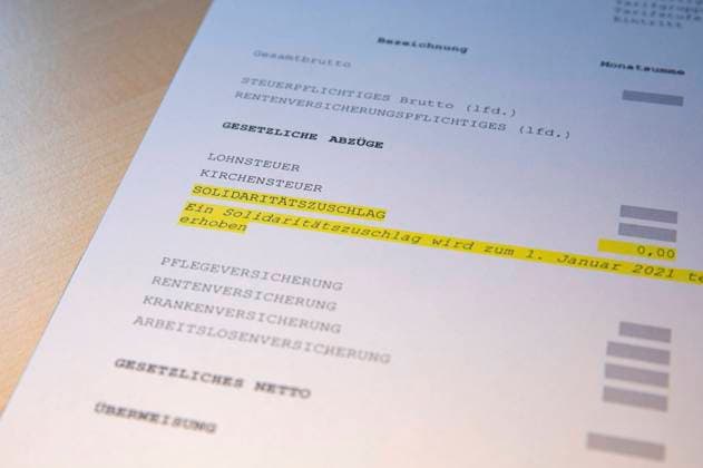 Teilweises Aus für den Soli: Ein Solidaritätszuschlag wird zum 1. Januar 2021 teilweise nicht mehr erhoben. (Symbolbild, Themenbild) *** Partial end for the solidarity surcharge A solidarity surcharge will no longer be levied in part as of 1 January 2021 Symbol image, theme image Foto:xR.xSchmiegeltx xFuturexImage