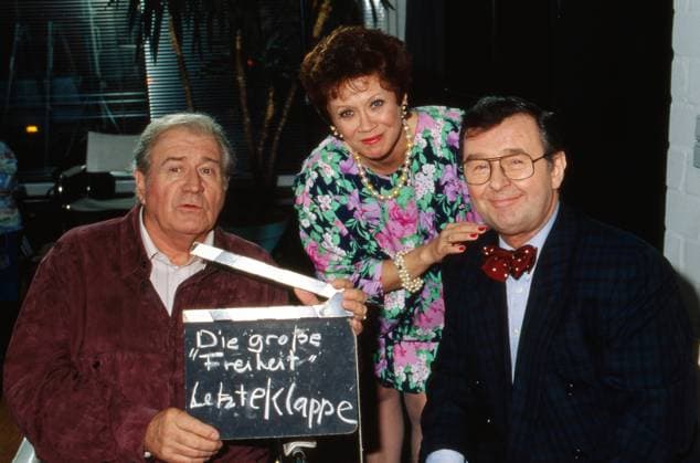 Die große Freiheit Die große Freiheit, Fernsehserie, Deutschland 1992, Darsteller: Hans Joachim Kulenkampff, Lotti Krekel, Ernst H. Hilbich, Hamburg Hamburg Deutschland *** Die große Freiheit Die große Freiheit, television series, Germany 1992, stars Hans Joachim Kulenkampff, Lotti Krekel, Ernst H Hilbich, Hamburg Hamburg Germany Copyright: FrankxHempel Nur redaktionelle Nutzung. Editorial usage only. UnitedArchives19504601_10 EDITORIAL USE ONLY