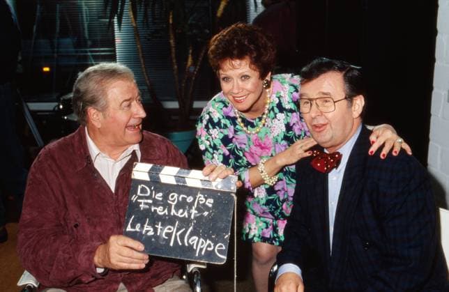 Die große Freiheit Die große Freiheit, Fernsehserie, Deutschland 1992, Darsteller: Hans Joachim Kulenkampff, Lotti Krekel, Ernst H. Hilbich, Hamburg Hamburg Deutschland *** Die große Freiheit Die große Freiheit, television series, Germany 1992, stars Hans Joachim Kulenkampff, Lotti Krekel, Ernst H Hilbich, Hamburg Hamburg Germany Copyright: FrankxHempel Nur redaktionelle Nutzung. Editorial usage only. UnitedArchives19504601_11 EDITORIAL USE ONLY