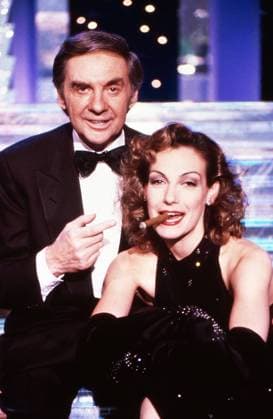 Willkommen im Club Willkommen im Club, Sendereihe mit Unterhaltungsmusik, Deutschland 1990, Moderator Harald Juhnke mit Chansonsängerin Ute Lemper, Hamburg Hamburg Deutschland *** Willkommen im Club Willkommen im Club, broadcast series with light music, Germany 1990, presenter Harald Juhnke with chanson singer Ute Lemper, Hamburg Hamburg Germany Copyright: FrankxHempel Nur redaktionelle Nutzung. Editorial usage only. UnitedArchives19506192_02 EDITORIAL USE ONLY