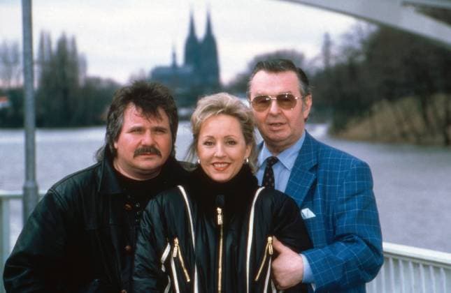 Die Anrheiner Die Anrheiner, Fernsehserie, Deutschland 1998 - 2011, Darsteller: Thomas Tommy Engel, Hildegard Krekel, Ernst Hilbich, Köln-Mülheim Nordrhein-Westfalen Deutschland *** Die Anrheiner Die Anrheiner, television series, Germany 1998 2011, stars Thomas Tommy Engel, Hildegard Krekel, Ernst Hilbich, Cologne Mülheim North Rhine Westphalia Germany Copyright: FrankxHempel Nur redaktionelle Nutzung. Editorial usage only. UnitedArchives19555074_04 EDITORIAL USE ONLY