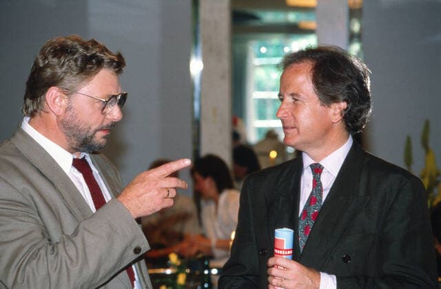 Hanseatisches Buffet beim NDR Uwe Friedrichsen (links) und Max Schautzer beim Hanseatischen Buffet, einer PR-Veranstaltung des NDR in Hamburg, Deutschland 1989., Hamburg Hamburg Deutschland *** Hanseatic Buffet at NDR Uwe Friedrichsen left and Max Schautzer at the Hanseatic Buffet, a PR event of NDR in Hamburg, Germany 1989 , Hamburg Hamburg Germany Copyright: FrankxHempel Nur redaktionelle Nutzung. Editorial usage only. UnitedArchives31857035_10 EDITORIAL USE ONLY