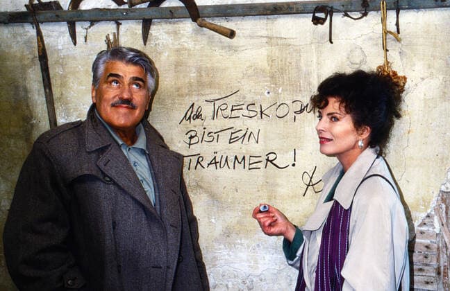 Tresko - Amigo Affäre Tresko - Amigo Affäre, Fernsehfilm, Deutschland 1996, Regie: Hajo Gies, Darsteller: Mario Adorf, Gudrun Landgrebe, Deutschland *** Tresko Amigo Affäre Tresko Amigo Affäre, television film, Germany 1996, directed by Hajo Gies, stars Mario Adorf, Gudrun Landgrebe, Germany Copyright: FrankxHempel Nur redaktionelle Nuztung. Editorial usage only. UnitedArchivesTT_590196 EDITORIAL USE ONLY