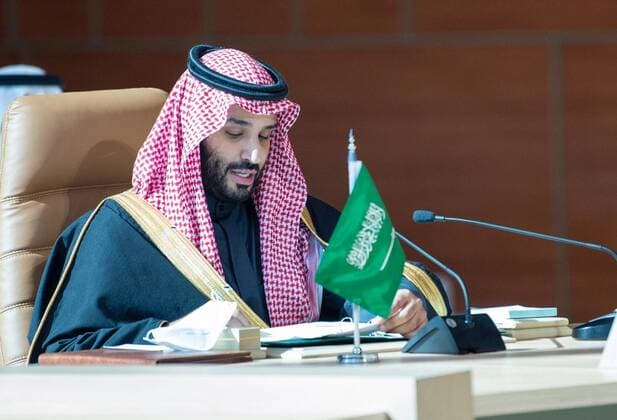 News Bilder des Tages (210105) -- AL-ULA (SAUDI ARABIA), Jan. 5, 2021 -- Saudi Arabia s Crown Prince Mohammed bin Salman Al Saud attends the Gulf Cooperation Council Summit in Al-Ula, Saudi Arabia, on Jan. 5, 2021. Saudi Arabian Foreign Minister Prince Faisal bin Farhan on Tuesday hailed end of the Gulf crisis with Qatar as a new chapter for the Gulf s security and stability. The Al-Ula Declaration signed on Tuesday at the Gulf Cooperation Council (GCC) summit, held in Al-Ula, ended the dispute of the Saudi-led Arab camp with Qatar, the Saudi top diplomat was quoted by Al Arabiya TV as saying. ( Handout via Xinhua) SAUDI ARABIA-AL-ULA-GCC SUMMIT-QATAR SaudixPressxAgency 