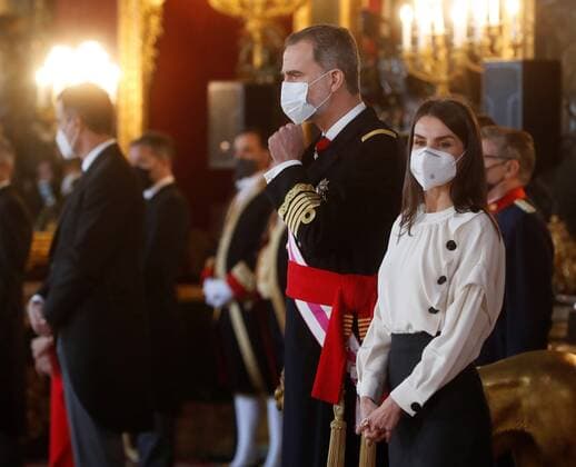 Entertainment Themen der Woche KW01 Spain s King Felipe VI (C) and his wife Queen Letizia (R) react during the so called Pascua Militar , a military celebration of Epiphany Day, at the Royal Palace in Madrid, Spain, 06 January 2020. The Pascua Militar is held every year on Epiphany Day since the 18th century to celebrate the reconquest of Menorca from the British Empire back in 1782. Military celebration of Epiphany Day at the Royal Palace !ACHTUNG: NUR REDAKTIONELLE NUTZUNG!  Copyright: xJ.xJ.xGUILLENx GRAF5849 20210106-637455355503489027