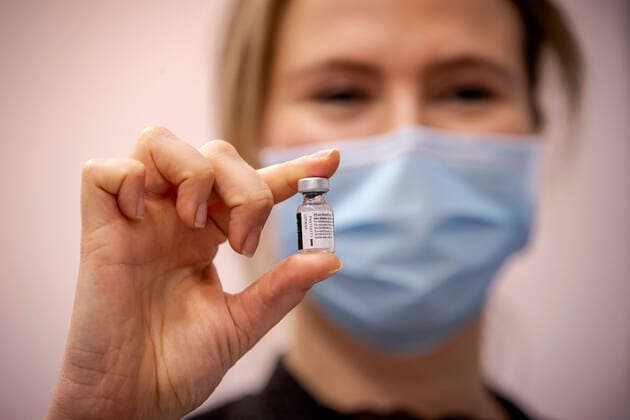 First ampoule with the Pfizer BioNTech COVID-19 vaccine which Sanna Elkadiri, employee of Het Wereldhuis nursing home, was vaccinated in Veghel, The Netherlands, 6 January 2021. Providers of acute care, such as ambulance personnel and IC staff, are pricked against the corona virus in various hospitals. ANP ROBIN VAN LONKHUIJSEN Copyright: xHollandsexHoogtex xxANPx x426849453x