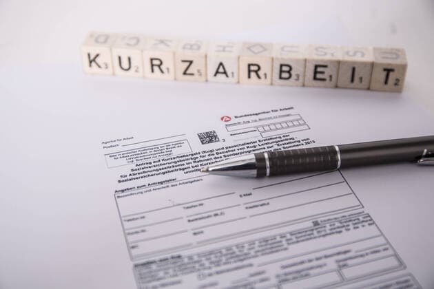 Bamberg, Deutschland 10. April 2020: Symbolbilder - Coronavirus - 10.04.2020 Corronavirus Virus Corona Covid 19 Arbeitsagentur fuer Arbeit Antrag fuer Kurzarbeitergeld Antrag Kurzarbeit Finanzen Geld Einkommen Stift Beantragen Hilfe Kurzarbeitergeld Fimen Firmen melden Kurzarbeit an Finanzhilfe Feature Symbol Symbolfoto charakteristisch Detail Bayern *** Bamberg, Germany 10 April 2020 symbol pictures coronavirus 10 04 2020 corronavirus virus corona covid 19 employment agency for work application for short-time allowance application short-time work finances money income pen apply help short-time allowance fimen companies announce short-time work financial help feature symbol symbol photo charac Copyright: xFotostandx xSchmittx