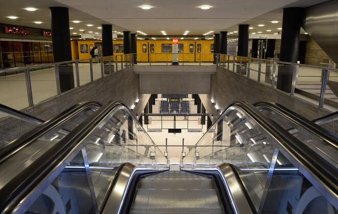 Berlin in der Phase der Coronavirus-Krise, im Bild: U-Bahnhof Unter den Linden, 08.01. 2021, Copyright: xSebastianxRäppoldx xMatthiasxKox