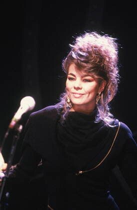 Die Saengerin Sandra (* 18. Mai 1962 als Sandra Ann Lauer in Saarbrücken; später Sandra Cretu und Sandra Menges) auf der Buehne bei einem TV Auftritt am 24.01.1988
