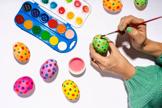 Hands of woman painting Easter eggs with colorful watercolors model released Symbolfoto GEMF04403