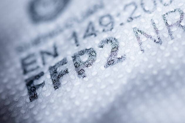 FFP2-Maske, aufgenommen in Berlin, 15.01.2021. Aufgrund des sich noch immer ausbreitenden Corona-Viruses gibt es eine Diskussion ueber eine generelle Pflicht zum Tragen eines FFP2-Mundschutzes. Berlin Deutschland