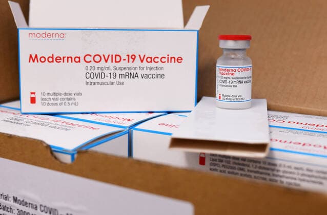 Tuebingen 15.01.2021 Themenbild: Der mRNA- COVID-19 Impfstoff von Moderna im Lager des Universitaetsklinikum in Tuebingen fuer das Kreisimpfzentrum (KIZ) und Zentralen Impfzentrum (ZIZ) in der Paul Horn Arena *** Tuebingen 15 01 2021 Theme picture The mRNA COVID 19 vaccine from Moderna in the warehouse of the University Hospital in Tuebingen for the District Vaccination Center KIZ and Central Vaccination Center ZIZ in the Paul Horn Arena. ulmer