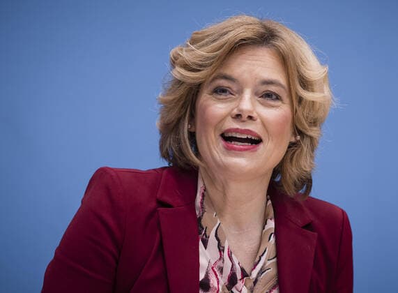 Bundeslandwirtschaftsministerin Julia Kloeckner, CDU, aufgenommen im Rahmen der Pressekonferenz 20 Jahre Bio-Siegel Ergebnisse des Oekobarometer 2020 in der Bundespressekonferenz in Berlin. 15.01.2021. Berlin Deutschland