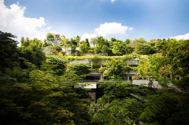 Winner of the World Architecture Festival Building of the Year 2018, Kampung Admiralty is a integrated public facility designed to create inter-generational bonding by colocating a medical centre, food centre, senior housing and community plaza admist lush gardens.  Copyright: xFinbarrxFallonx