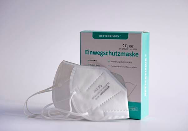 15.01.2021, (MODELRELEASED) Thema: FFP2-Maskenpflicht in Bayern ab Montag in ÖPNV und Einzelhandel. zertifizierte FFP-2 Masken, 15.01.2021, FFP2-Masken Pflicht in Bayern 15.01.2021, FFP2-Masken Pflicht in Bayern *** 15 01 2021, MODELRELEASED topic FFP2 masks mandatory in Bavaria from Monday in public transport and retail certified FFP 2 masks, 15 01 2021, FFP2 masks mandatory in Bavaria 15 01 2021, FFP2 masks mandatory in Bavaria