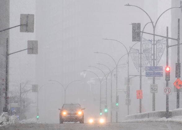 January 16, 2021, Montreal, PQ, Canada: Motorists make their way along a street during a snowstorm in Montreal, Saturday, January 16, 2021. Montreal Canada  - ZUMAc35_ 20210116_zaf_c35_006 Copyright: xGrahamxHughesx