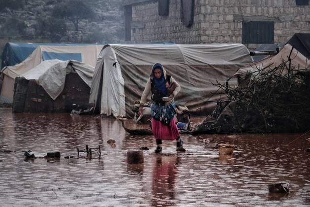 Bilder des Jahres 2021, News 01 Januar News Themen der Woche KW02 News Bilder des Tages January 17, 2021, Idlib, Idlib Governorate, Syria: Syrian refugee in camp northern Syria, several refugee tents sank after heavy rains hit the camps near Idlib Governorate northern Syria. Idlib Syria - ZUMAq100 20210117_zaa_q100_002 Copyright: xMahamadxKazmoozx
