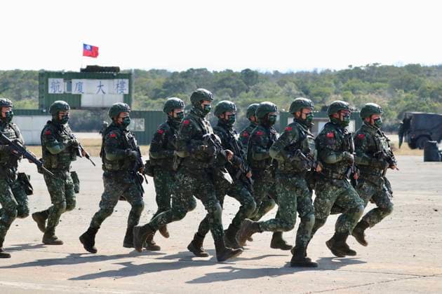 January 19, 2021, Hsinchu, Hsinchu, Taiwan: Taiwanese National Army soldier run as a unit during the National Army Lunar New YearÃ¢â‚¬â ¢s Military Drill for Preparedness Enhancement 2021 in Taiwan. The Drill deploys armoured vehicles, tanks and military equipments including CM34, CM11, CM22, M1045, and drones for monitoring and reclaiming a building seized by terrorists under simulation as a gesture to improve national security level. Hsinchu Taiwan - ZUMAs313 20210119_zip_s313_019 Copyright: xDanielxCengxShou-Yix