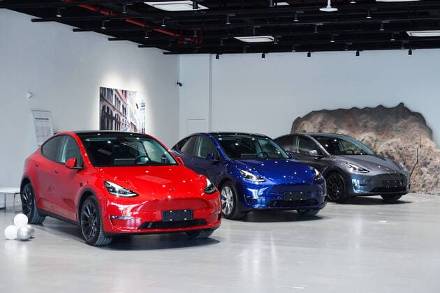 SHANGHAI, CHINA - JANUARY 18: New China-made Model Y compact crossover vehicles are on display at a Tesla showroom on January 18, 2021 in Shanghai, China.  Copyright: xVCGx CFP111314122413
