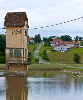 Flood Prevention AU, STRENGBERG, AUSTRIA - JUN 10, 2013: The village of Au was removed. The population of Au settled higher up in the hills. Houses of resettled people behind a transformer building after the flood in June 2013 Strengberg Austria Copyright: xWolfgangxSimlingerx