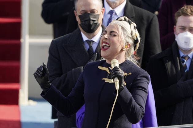 Bilder des Jahres 2021, Entertainment 01 Januar Entertainment Themen der Woche KW03 Entertainment Bilder des Tages Lady Gaga sings the National Anthem at the U.S. Capitol for the inauguration of President Joe Biden at the 59th Presidential Inauguration on Wednesday, January 20, 2021 in Washington DC. Pool  WAX20210120595 PatrickxSemansky