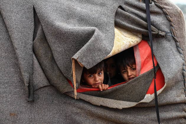 Bilder des Jahres 2021, News 01 Januar News Themen der Woche KW03 News Bilder des Tages January 20, 2021: The photos show the drowning of the camps and the suffering of the displaced Syrians in the village of Kafr Arrouq in the northern countryside of Idlib, after the severe rainstorms that the region witnessed, and the displaced suffer every year from the flooding of the camps during rainstorms and deaths due to severe cold inside the tents - ZUMAa323 20210120_zip_a323_008 Copyright: xMoawiaxAtrashx