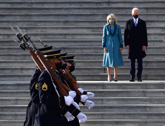 Bilder des Jahres 2021, News 01 Januar News Themen der Woche KW03 News Bilder des Tages President of the United States Joe Biden and First Lady Jill Biden stand on the east steps of the U.S. Capitol after Biden is sworn in as the 46th President of the United States at the 59th Presidential Inauguration in Washington, DC on Wednesday, January 20, 2021.  WAP20210120124 DavidxTulis