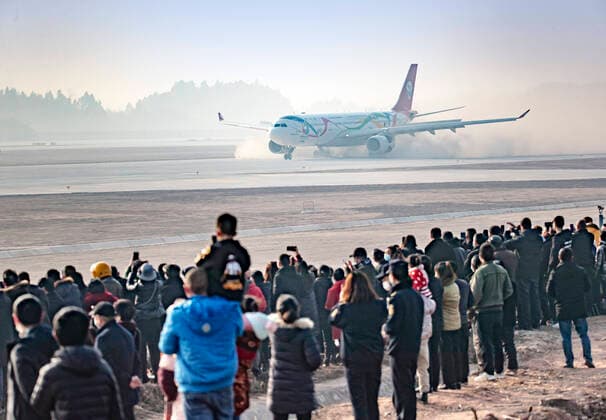 Bilder des Jahres 2021, News 01 Januar News Themen der Woche KW03 News Bilder des Tages CHENGDU, CHINA - JANUARY 22: A Sichuan Airlines Airbus A330 lands on the runway of the new Chengdu Tianfu International Airport during test flights on January 22, 2021 in Chengdu, Sichuan Province of China.  Copyright: xVCGx CFP111314392727