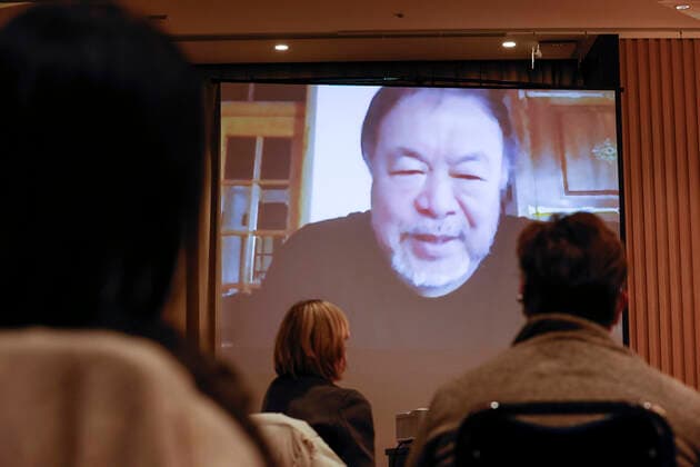 Bilder des Jahres 2021, Entertainment 01 Januar Entertainment Themen der Woche KW03 Entertainment Bilder des Tages January 22, 2021, Tokyo, Japan: Chinese artist Ai Weiwei on a video call speaks during a press conference after a screen function of his documentary Coronation at the Foreign Correspondents Club of Japan. Weiwei said upon being informed of the film s rejection by the Venice International Film Festival, Amazon Prime and Netflix. The documentary is available on Vimeo due to the Chinese government s influence in most international film festivals. January 22nd is the anniversary of the first Wuhan lockdown and also the date when China s official state-backed documentary Days And Nights In Wuhan will open in Chinese cinemas. It comes as, after many delays, the WHO special investigation commission is starting its mission in the city. To - ZUMAm191 20210122_zap_m191_029 Copyright: xRodrigoxReyesxMarinx