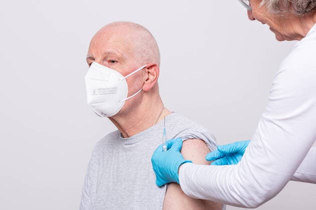Seit dem 25.01.2021 sind in ganz Deutschland nur noch medizinische Gesichtsmasken in Geschäften und öffentlichen Gebäuden zugelassen, die Stoffmasken sind für diesen Bereich verboten
