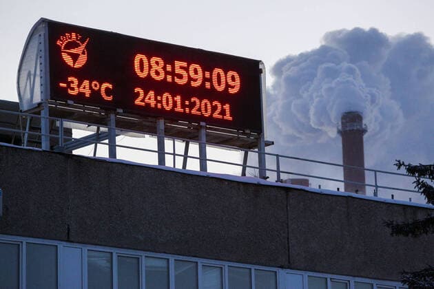 Bilder des Jahres 2021, News 01 Januar News Themen der Woche KW03 News Bilder des Tages OMSK, RUSSIA - JANUARY 24, 2021: A digital board displays the current time, date and air temperature in the Siberian city. The temperature has plummeted below -36Â°C -32.8Â°F in Omsk and settled at -43Â°C 45.4Â°F across the region. Yevgeny Sofiychuk TASS  TS0F5126
