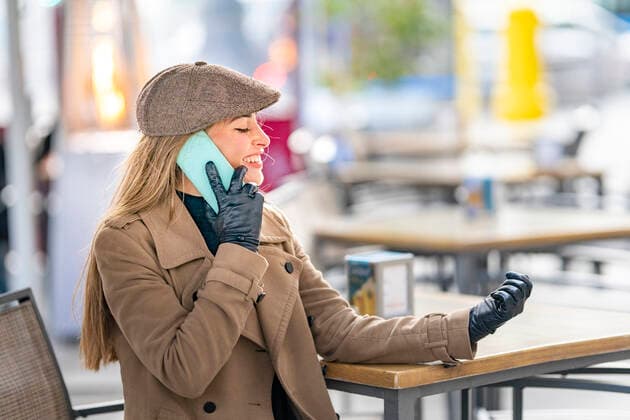 Smiling woman talking on smart phone at sidewalk cafe model released Symbolfoto GGGF00710