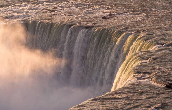 Niagara Horseshoe falls Close up of Niagara Horseshoe falls in early Spring Niagara Canada *** Niagara Horseshoe Fälle Nahaufnahme von Niagara Horseshoe Fälle im frühen Frühling Niagara Kanada Copyright: xChristianxOffenbergx