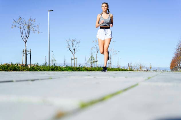 IMAGO Creative: Kulturelle Folgen der Pandemie: Gesundheitsbewußtsein und Alleinsein Athlete exercising while running on footpath during sunny day model released Symbolfoto PGF00274