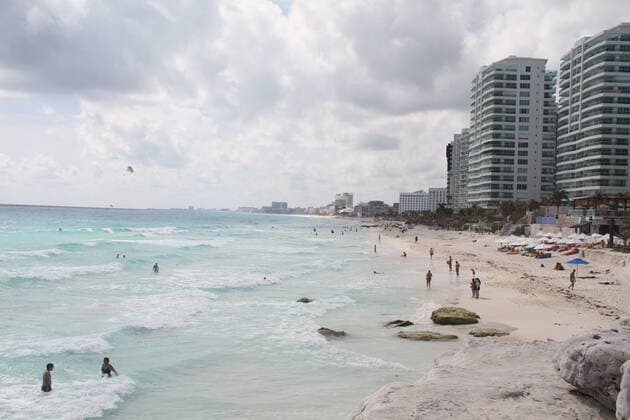Movement of People at Chacmool Beach in Cancun amid COVID-19. January 24, 2021, Cancun, Mexico: People having fun at Chacmool beach in Cancun amid COVID-19. People are seen surfing , practicing sports and enjoying the hot weather and most of the people aren™t using masks . Movement of People at Chacmool Beach in Cancun amid COVID-19.  Copyright: xNiyixFotex