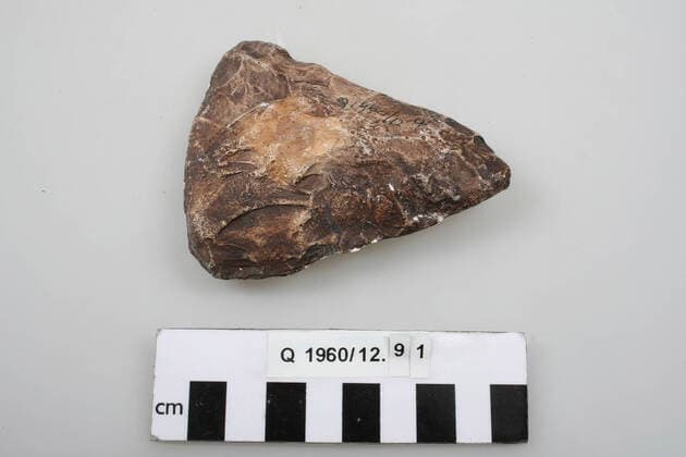 Casting of a flint tool: a biface., Casting, tool, plaster, 9.5 x 7.9 x 2.2 cm, France, unknown, unknown, le Moustier  Copyright Artokoloro LC200106_44814