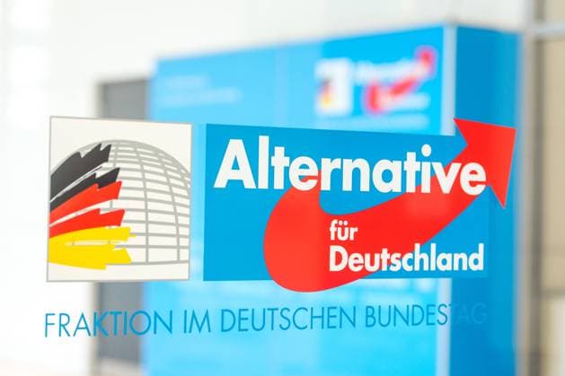 Deutsche Parteien: AfD, Symbolbilder Berlin, Logo der AfD Bundestagsfraktion Das Logo der AfD Bundestagsfraktion im Bundestag aufgenommen am 26.01.2021. Berlin Bundestag Berlin Deutschland *** Berlin, logo of the AfD parliamentary group The logo of the AfD parliamentary group in the Bundestag taken on 26 01 2021 Berlin Bundestag Berlin Germany