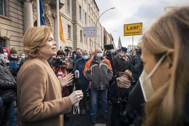 Bundeslandwirtschaftsministerin Julia Kloeckner, CDU, aufgenommen bei einer Demonstration von LandwirtInnen vor dem Bundeslandwirtschaftsministerium in Berlin. 27.01.2021. Berlin Deutschland *** Federal Minister of Agriculture Julia Kloeckner, CDU, photographed during a demonstration of farmers in front of the Federal Ministry of Agriculture in Berlin 27 01 2021 Berlin Germany Copyright: xFelixxZahn photothek.netx