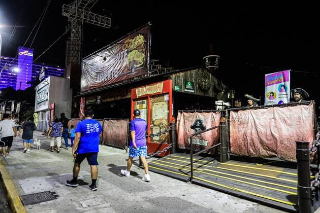 General view of the bars and restaurants area that have been closed again in the port of Acapulco, Mexico, 27 January 2021. The Mexican state Guerrero returns to the maximum risk alert, red, due to the increase in infections and deaths in recent weeks, the Government of the entity reported. EFE David Guzmán Mexican state of Guerrero returns to maximum alert due to increased infections !ACHTUNG: NUR REDAKTIONELLE NUTZUNG!  Copyright: xDAVIDxGUZMANxGONZALEZx MEX3839 20210128-637474029833278910
