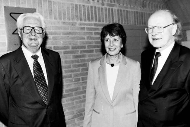 Archiv Dr Hans Jochen Vogel Karl Otto Saur K.G Verleger Muenchen 1999 Archiv Motive Karl Otto Saur-Verleger-50 Jahre K.G Saur Verlag Muenchen *** Archive Dr Hans Jochen Vogel Karl Otto Saur K G Publisher Munich 1999 Archive Motives Karl Otto Saur Publisher 50 Years K G Saur Publisher Munich